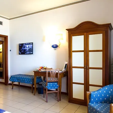 Riva Del Sole מלון צ'פאלו