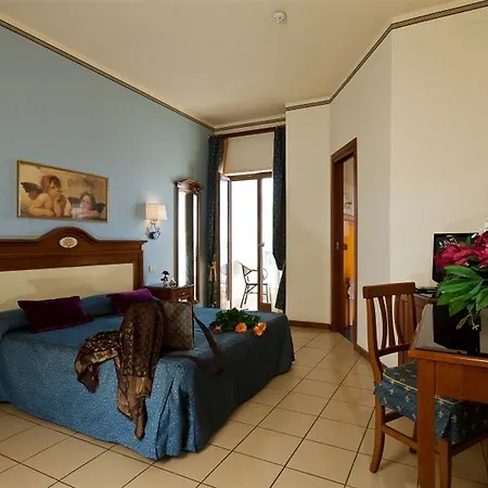 Riva Del Sole מלון 4*